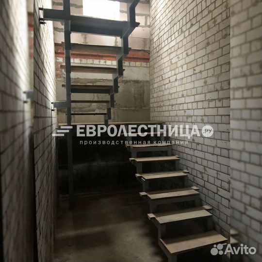 Лестница металлическая / лестница в дом