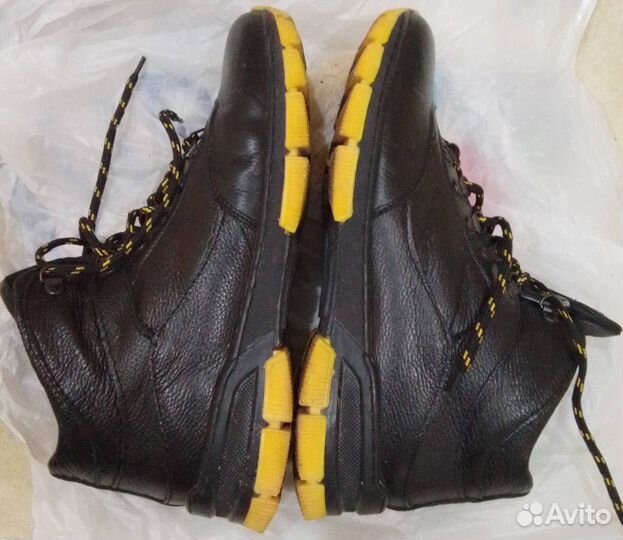 Кожаные кроссовки