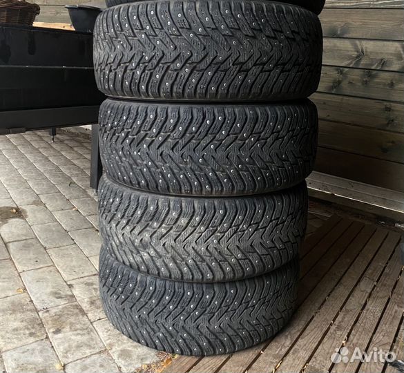 Nokian Tyres Hakkapeliitta 8 215/50 R17 95T