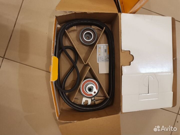 Ремкомплект грм и агрегатного ремня. Вольво