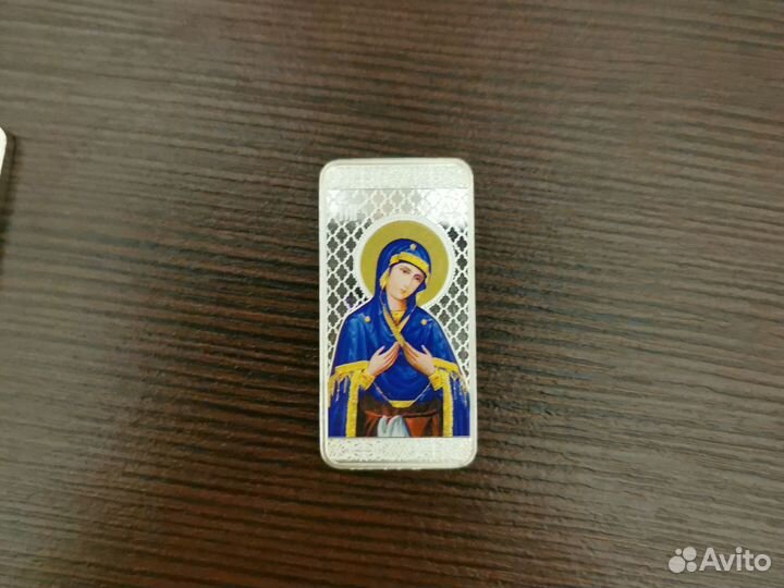 Серебряные монеты, святыни