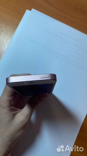 Телефон iPhone se 2016