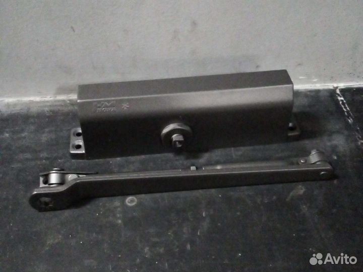 Доводчик дверной