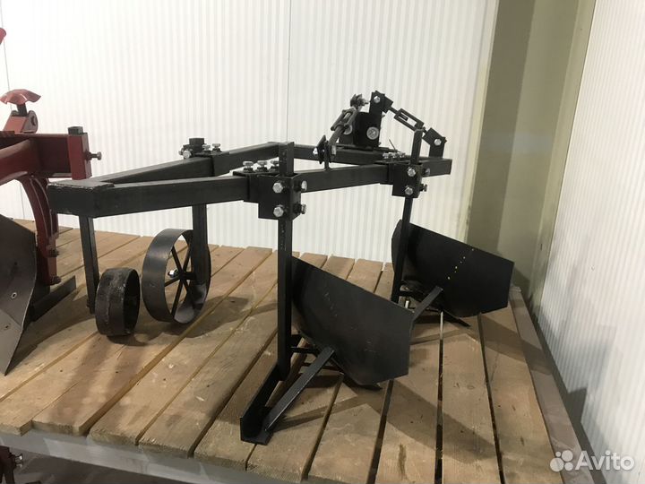 Плуг двухкорпусный для минитрактора