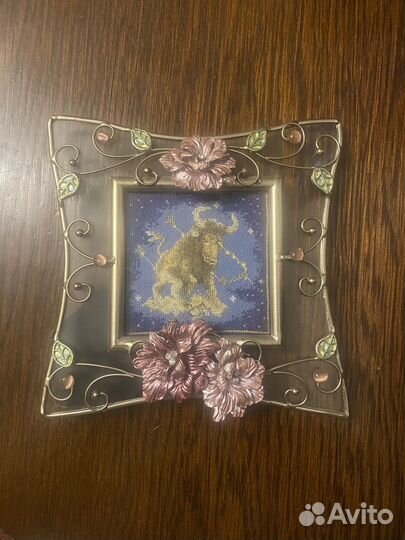 Вышивка в рамке