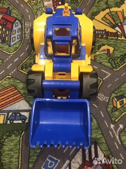 Детский трактор с ковшом