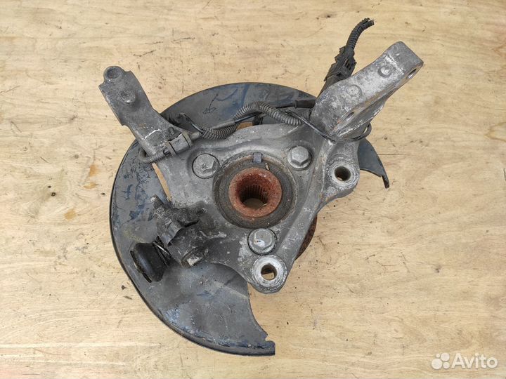 Кулак поворотный левый со ступицей Opel Insignia