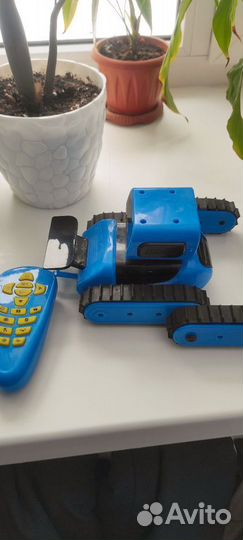 Игрушка робот с пультом