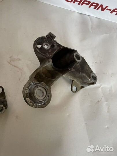 Кронштейн опоры двигателя Комплект Audi A4 B7 2.0