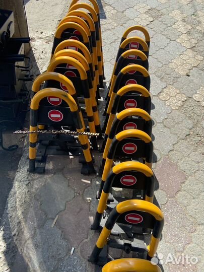 Автомобильный паркoвoчный бapьeр