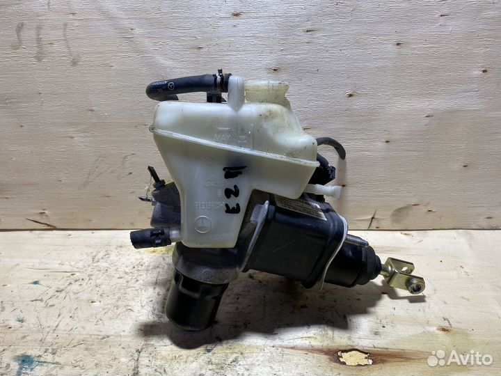 Главный тормозной цилиндр Mercedes W211 V24