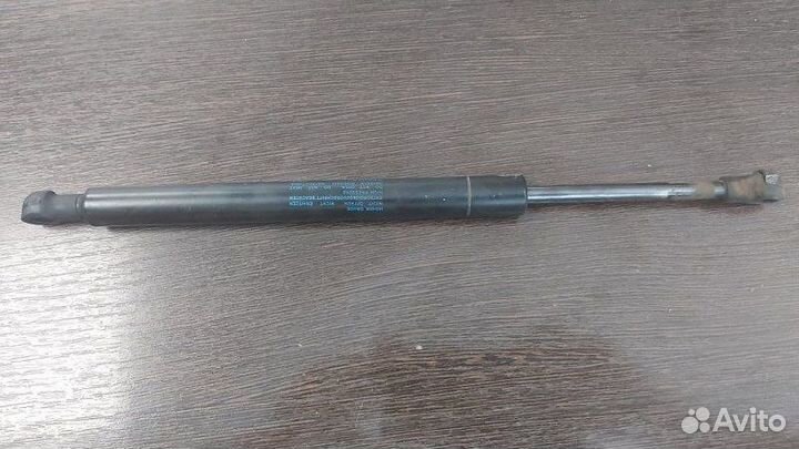 Амортизатор крышки багажника Volkswagen Touareg 1