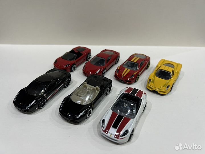 Hot wheels ferrari 1:64