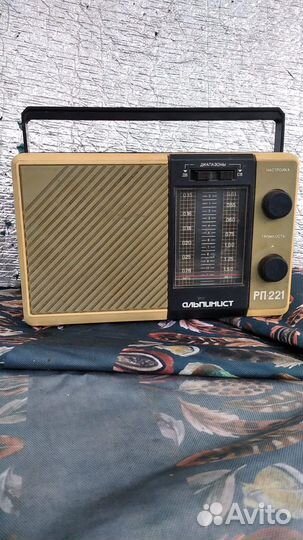 Советский радиоприемник Альпинист рп-221