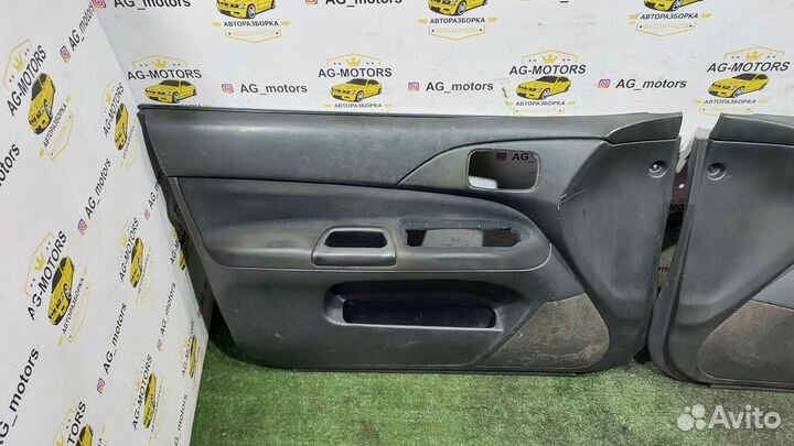 Обшивки дверей передние Lancer 9