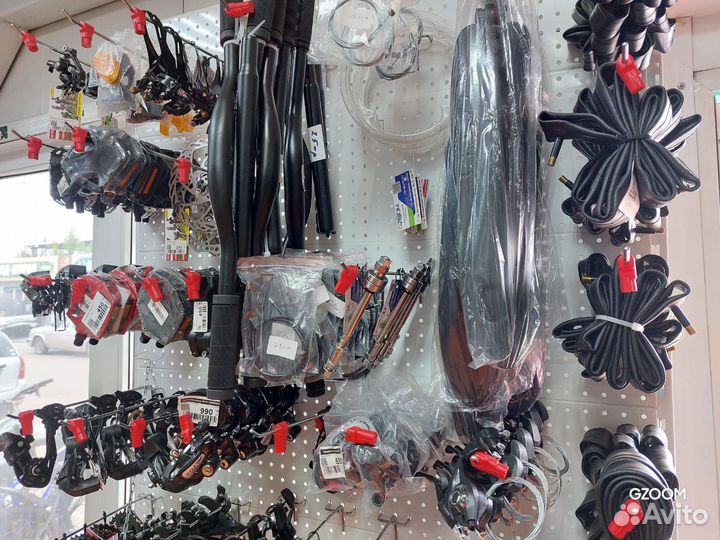 Запчасти и аксессуары для велосипедов в ассортимен