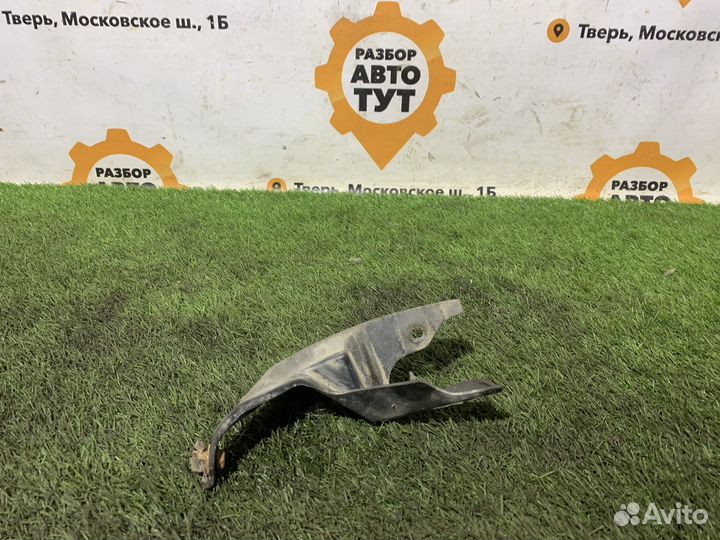 Задний правый брызговик Toyota Camry Xv40
