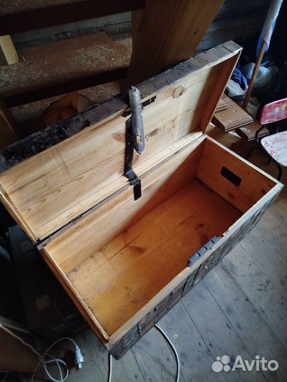 Сундук старинный