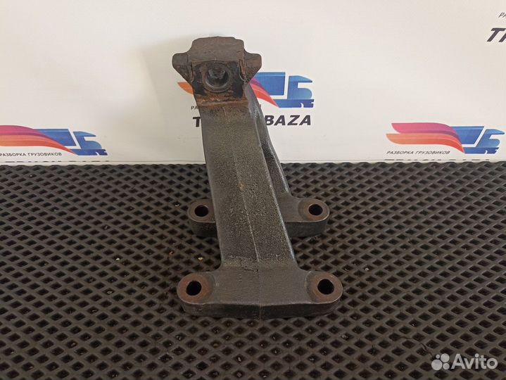 Кронштейн двигателя передний левый