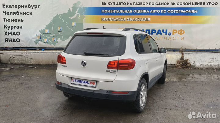 Бачок омывателя лобового стекла Volkswagen Tiguan