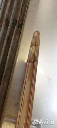 Молдинг передней левой двери Pontiac vibe