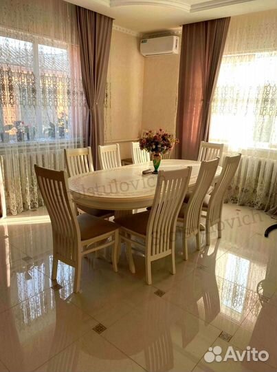 Кухонный стол и стулья