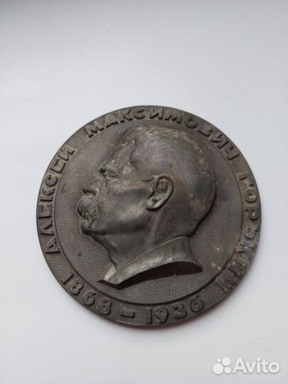 Барельеф Максима Горького