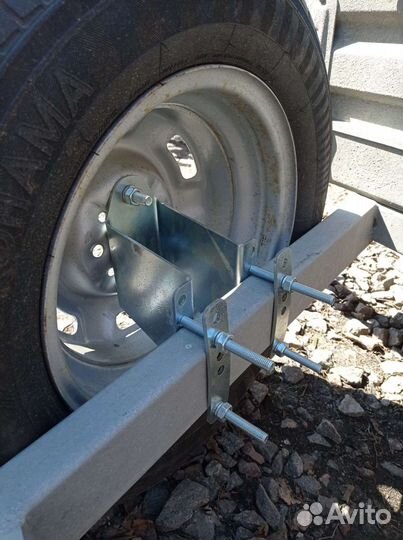 Кронштейн запасного колеса на легковой прицеп