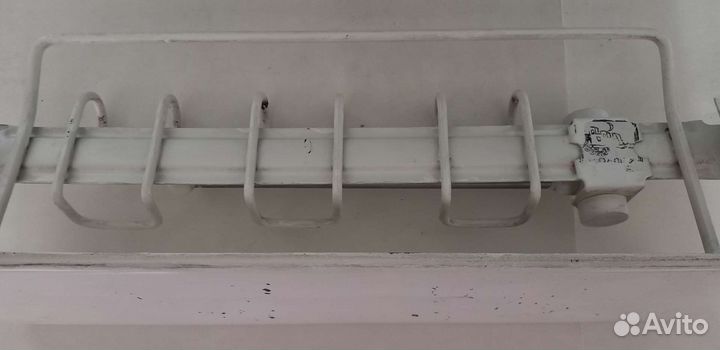 Полочка металлическая для ванной белая