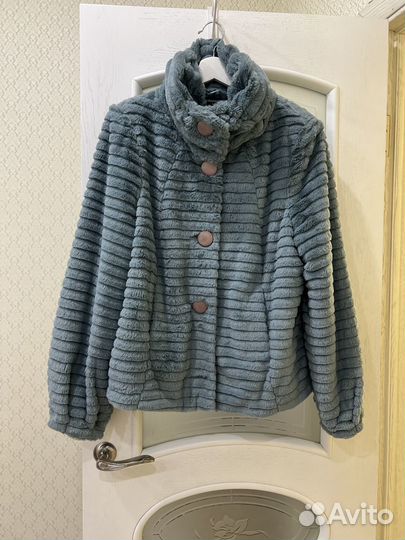 Куртка женская с искусственным мехом размер 52