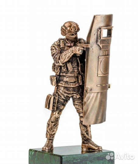 Щитовой росгвардеец бронза