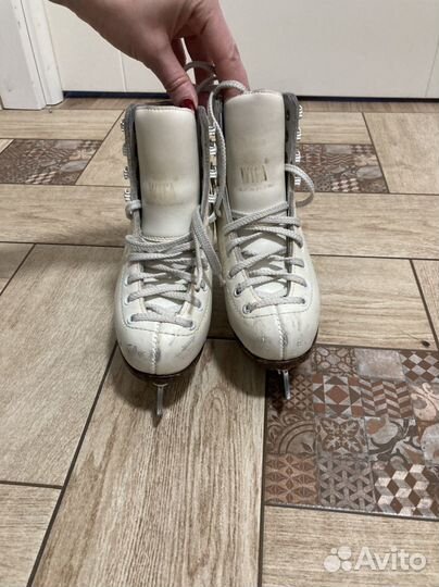 Коньки фигурные wifa 28 LL