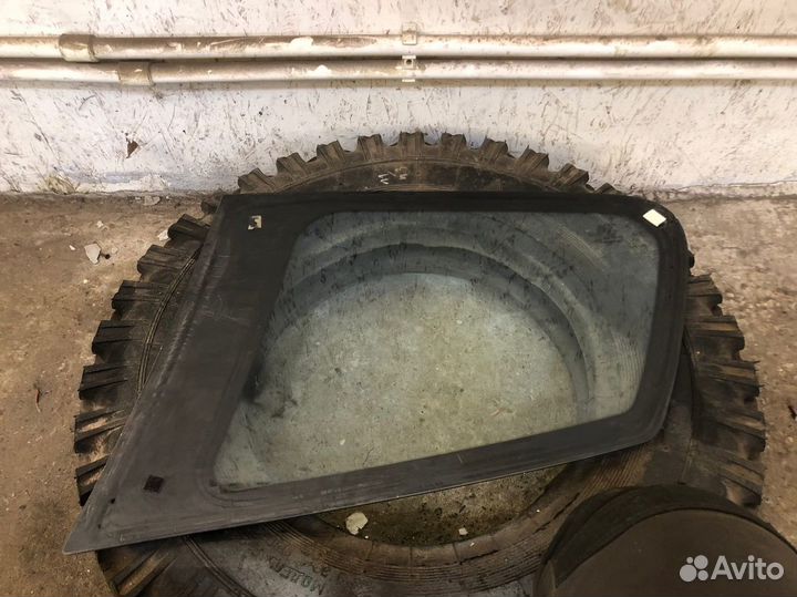 Стекло левое заднее глухое Subaru Forester SH