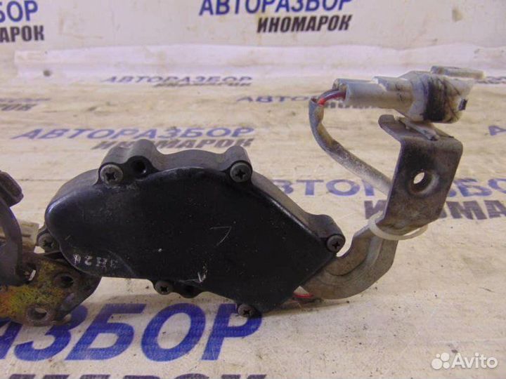 Замок двери задний Toyota Corsa 4 L40 1990-1994