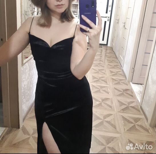 Черное бархатное платье