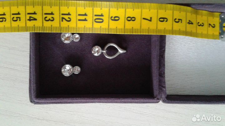 Комплект серьги-гвоздики и подвеска