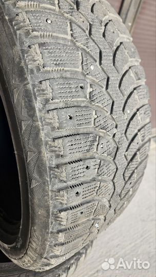 Bridgestone Blizzak Spike-01 215/50 R17 28C