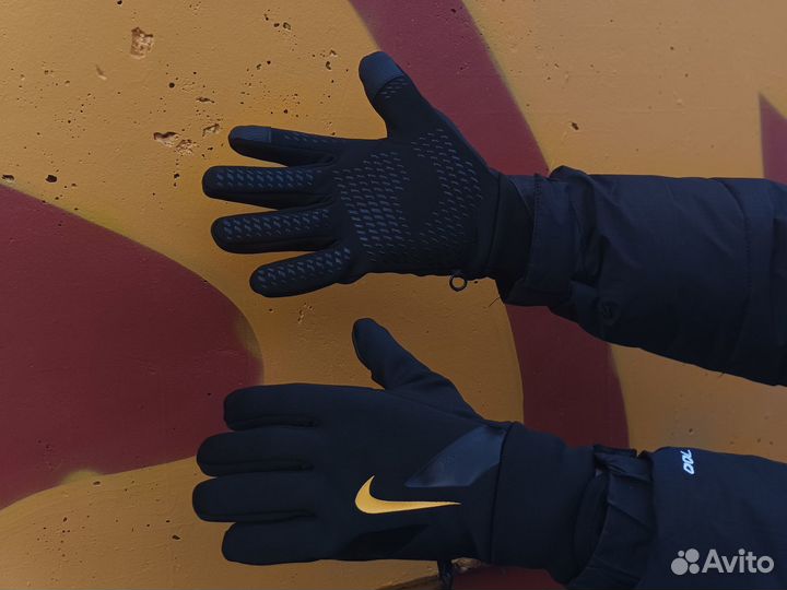 Перчатки Nike hyperwarm