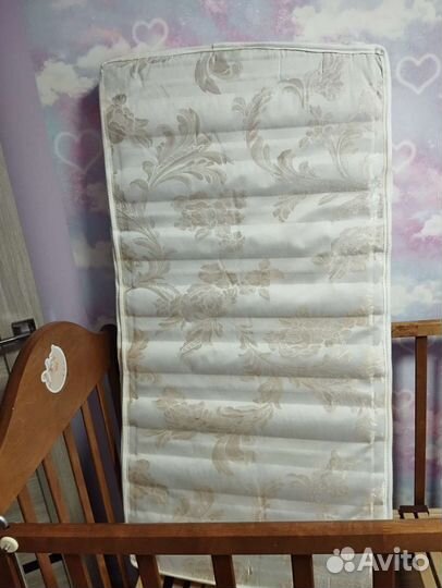 Детская кроватка с маятником и ящиком