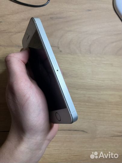 iPhone SE, 16 ГБ