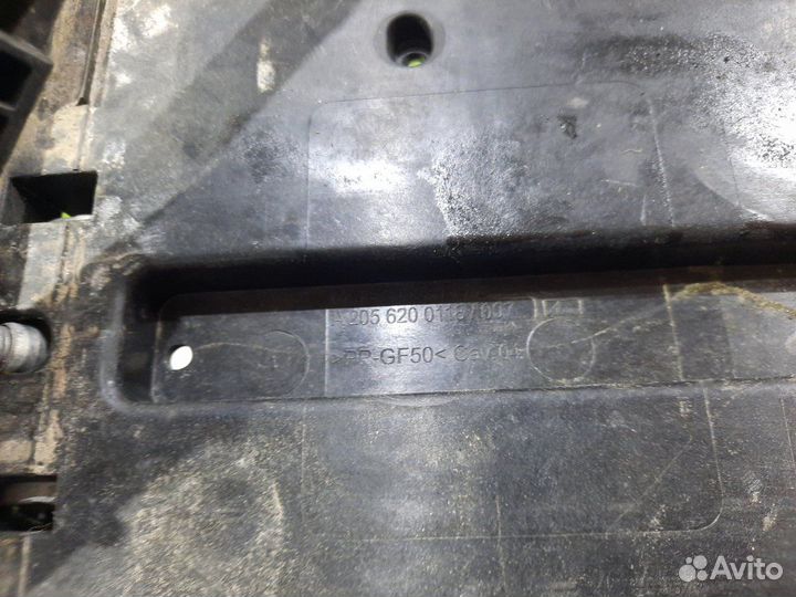 Подставка под аккумулятор Mercedes C220 W205