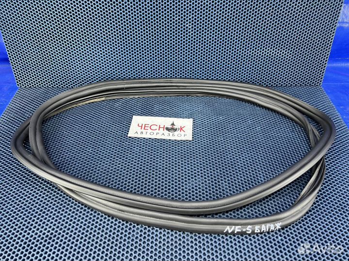 Уплотнитель крышки багажника Touareg NF FL