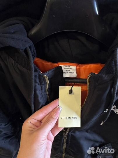 Бомбер vetements