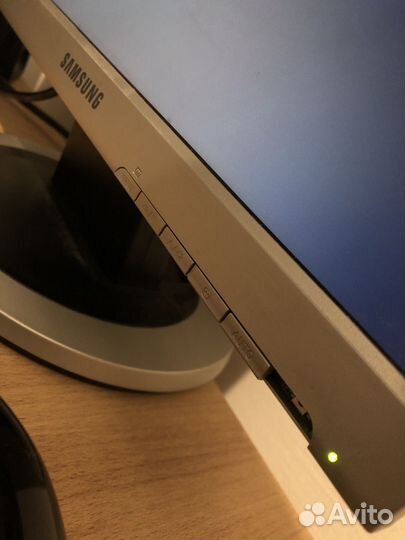 Монитор Samsung