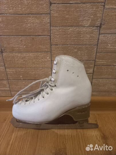 Профессиональные коньки для фигурного катания
