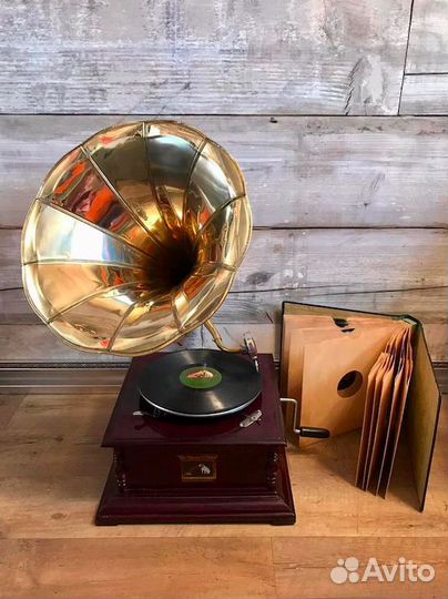 Граммофон механический His Masters Voice