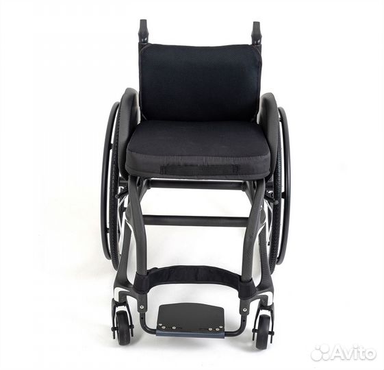 Лёгкая инвалидная коляска из карбона iCross active