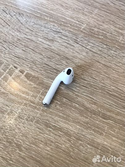 Правый наушник Airpods 1 оригинал