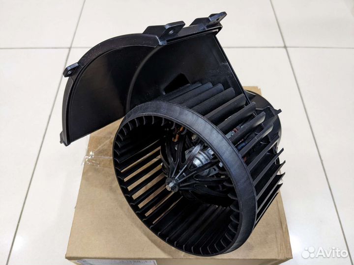 Мотор отопителя Transporter/Multivan/Caravelle