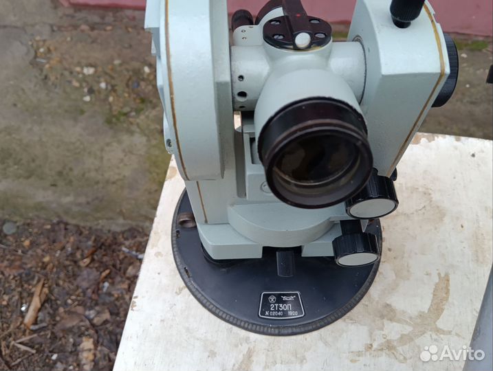 Нивелир2н3л, теодолит 2т30п, штатив